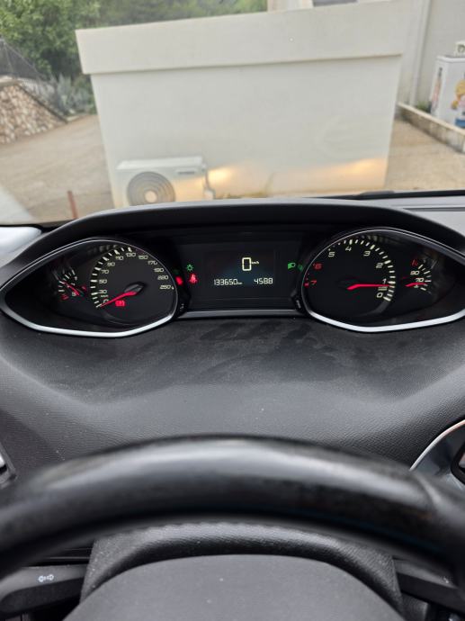 Peugeot 308 1,2, fotografija 7