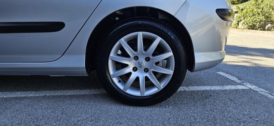 Peugeot 308 1.4i 105 000 KILOMETARA NIJE UVOZ, fotografija 17