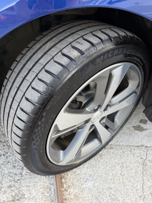 Peugeot 308 1,5 BlueHDi ALLURE -POTVRDA KM/JAMSTVO-NAVI-LED-MOD.2020, fotografija 10