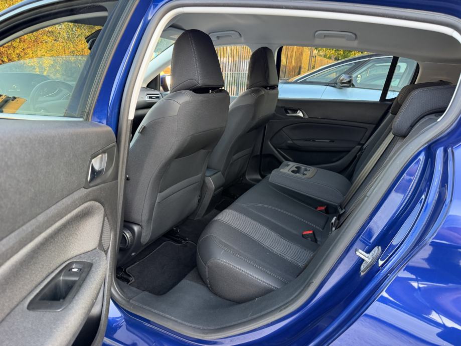 Peugeot 308 1,5 BlueHDi ALLURE -POTVRDA KM/JAMSTVO-NAVI-LED-MOD.2020, fotografija 15
