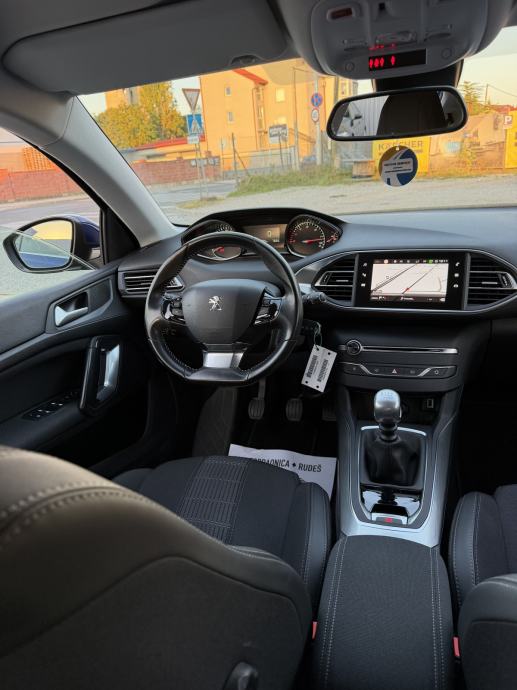 Peugeot 308 1,5 BlueHDi ALLURE -POTVRDA KM/JAMSTVO-NAVI-LED-MOD.2020, fotografija 17