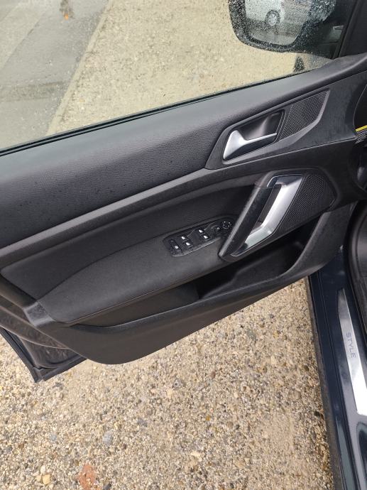 Peugeot 308 1,5 HDI 130KS**AUTOMATIK**, fotografija 11