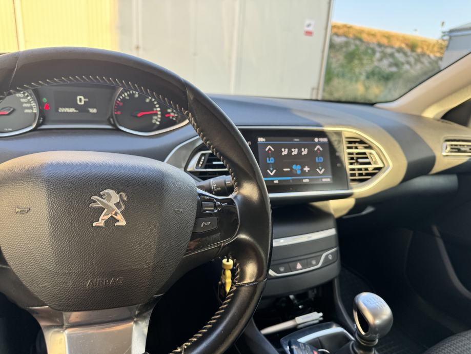Peugeot 308 1,5 BlueHDi, fotografija 5