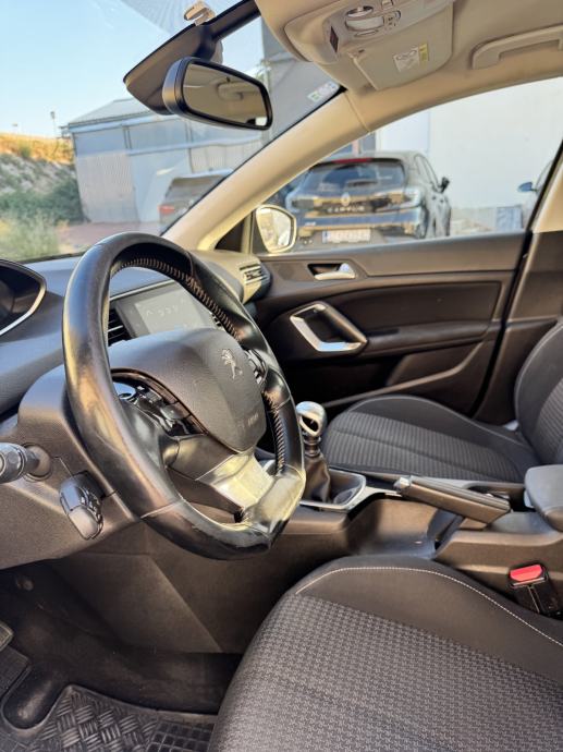Peugeot 308 1,5 BlueHDi, fotografija 6