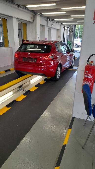 Peugeot 308 1,5 BlueHDi, fotografija 8