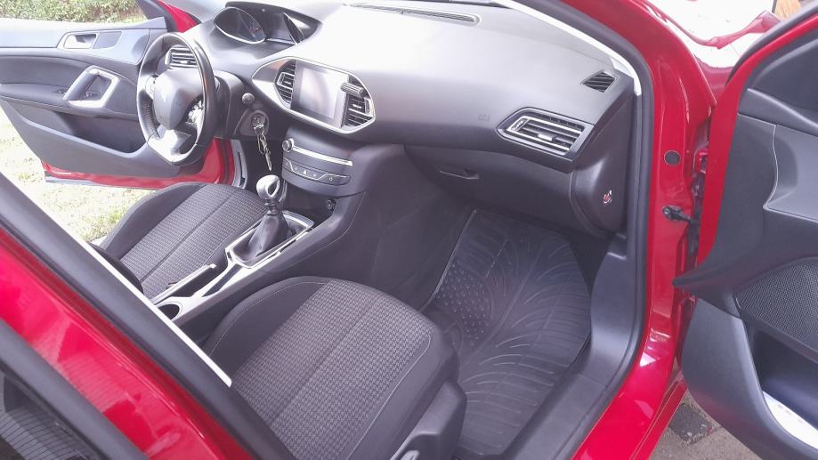 Peugeot 308 1,5 BlueHDi, fotografija 9