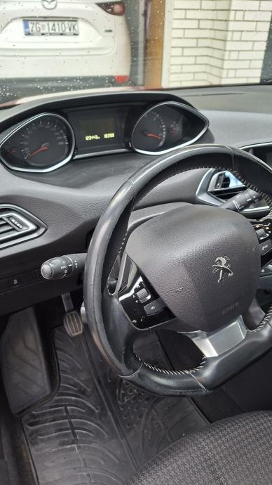 Peugeot 308 1,5 BlueHDi, fotografija 18