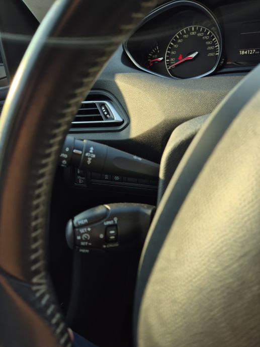 Peugeot 308 1,5 BlueHDi, fotografija 4