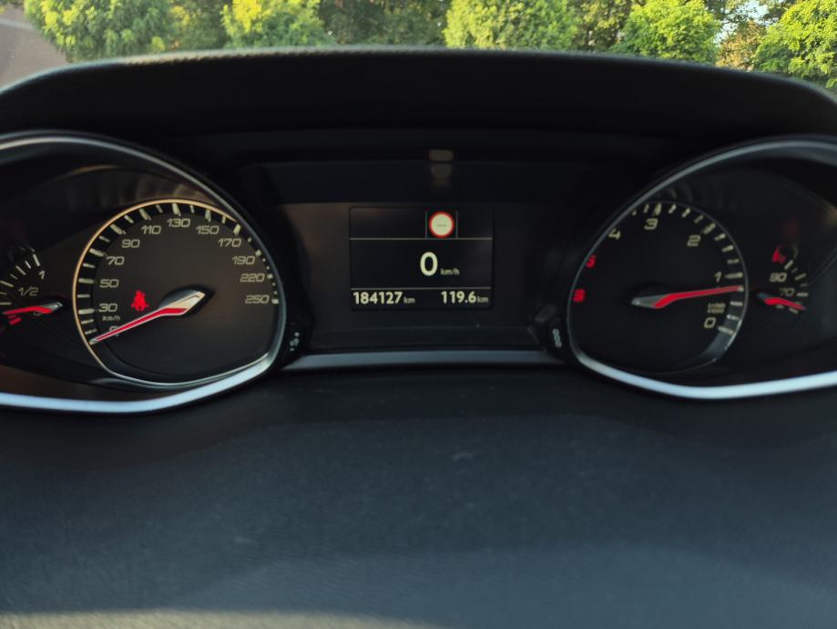 Peugeot 308 1,5 BlueHDi, fotografija 3