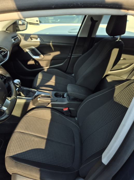 Peugeot 308 1,5 BlueHDi, fotografija 12
