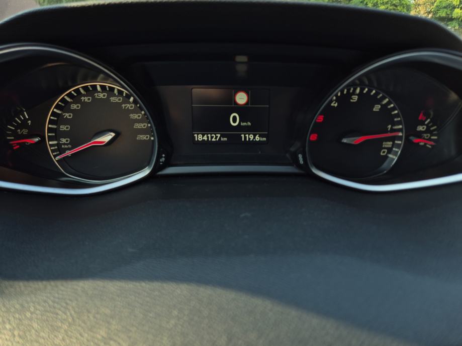 Peugeot 308 1,5 BlueHDi, fotografija 2