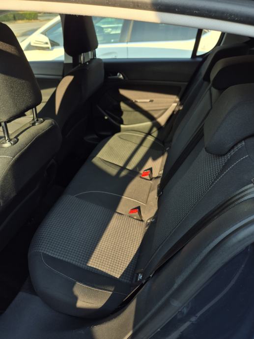 Peugeot 308 1,5 BlueHDi, fotografija 13