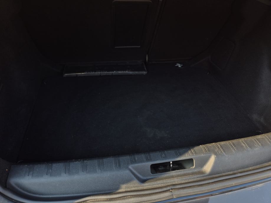 Peugeot 308 1,5 BlueHDi, fotografija 14