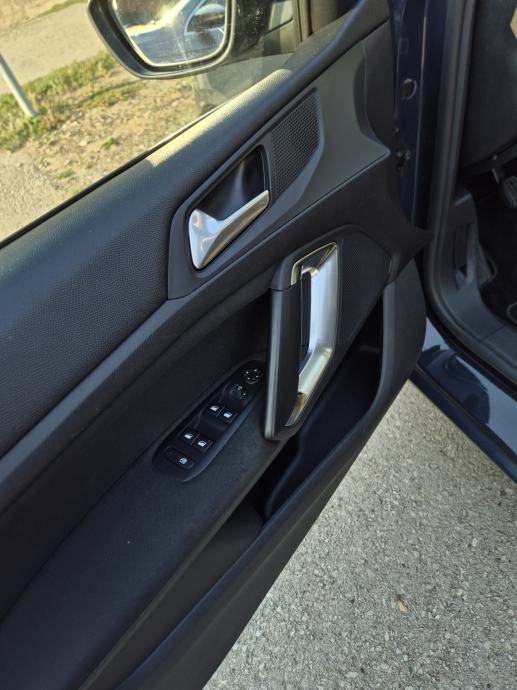 Peugeot 308 1,5 BlueHDi, fotografija 11