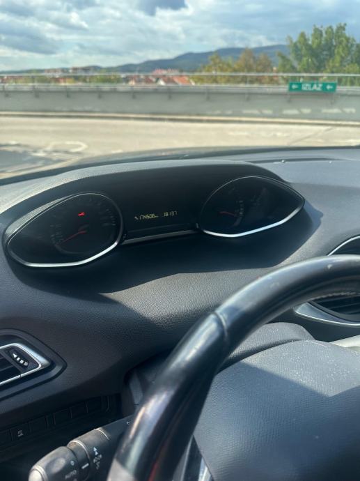 Peugeot 308 1,5 BlueHDi, fotografija 8