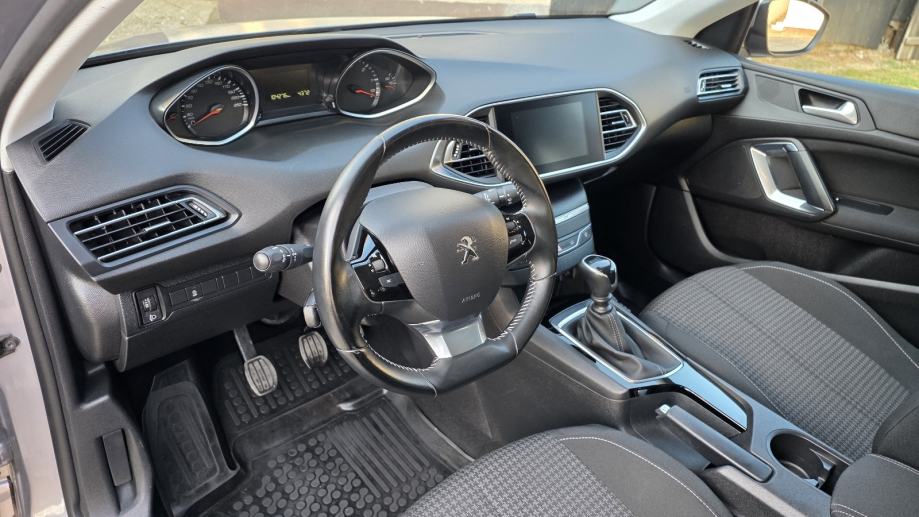 Peugeot 308 1,5 BlueHDi, fotografija 8