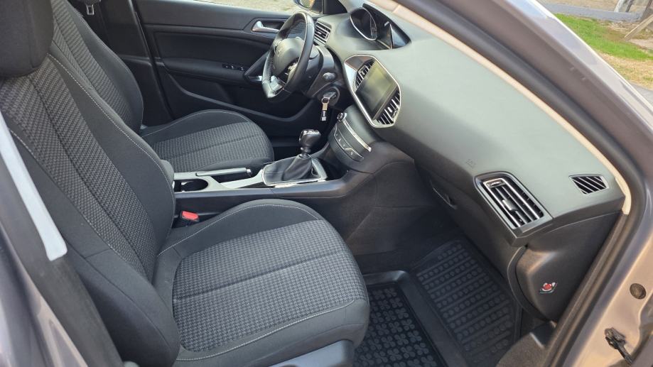 Peugeot 308 1,5 BlueHDi, fotografija 12