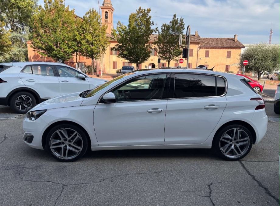 Peugeot 308 1,6 BlueHDi ALLUR PANORAMSKI KROV/NAVI.LED., fotografija 4