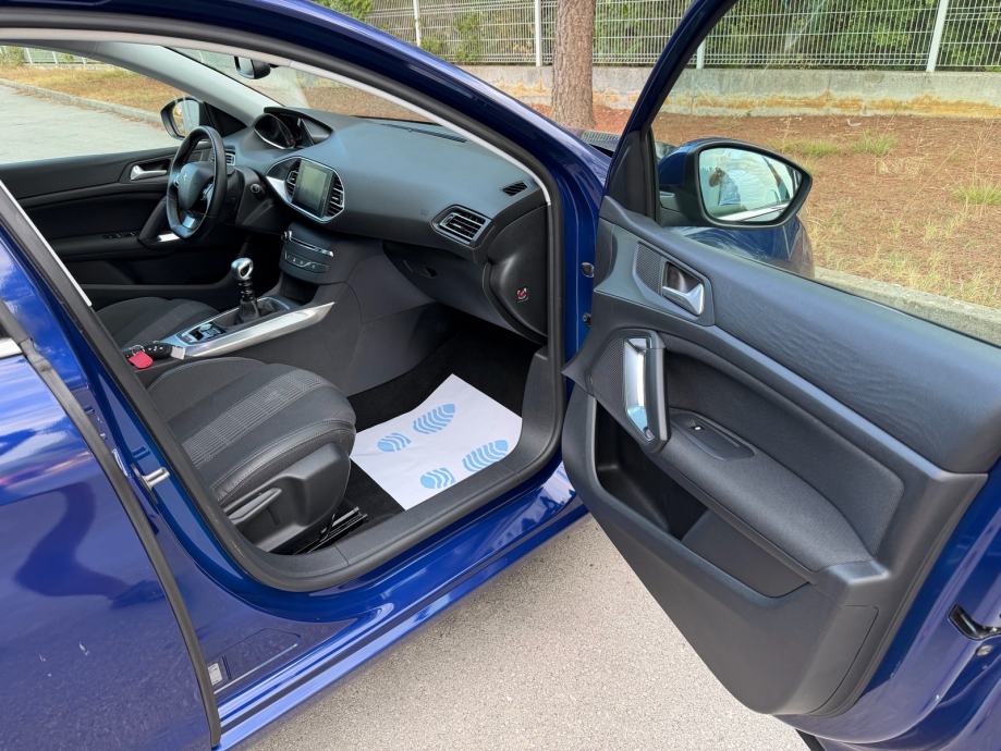 Peugeot 308 1,6 BlueHDi ALLURE OPREMA!!!, fotografija 17