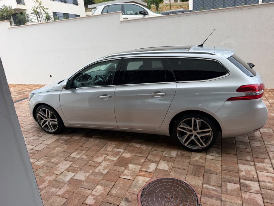 Peugeot 308 1,6 BlueHDi automatik, fotografija 11