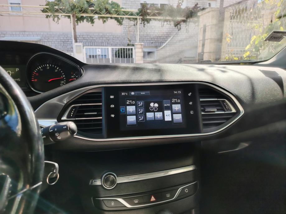 Peugeot 308 1,6 BlueHDi automatik, fotografija 15