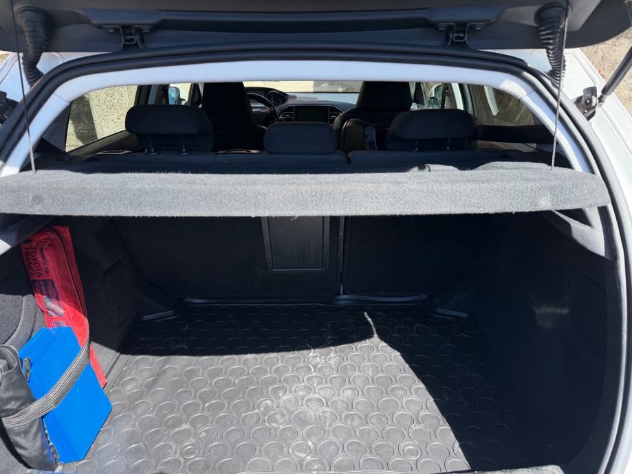 Peugeot 308 1,6 BlueHDi, fotografija 3
