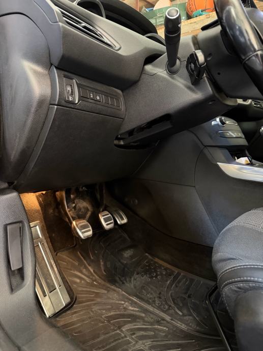 Peugeot 308 1,6 BlueHDi, fotografija 11