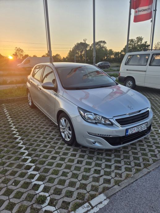 Peugeot 308 1,6 BlueHDi, fotografija 2
