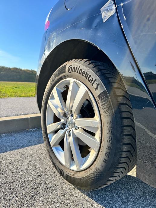 Peugeot 308 1,6 BlueHDi, fotografija 12