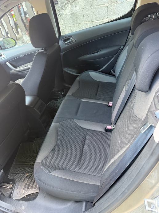 Peugeot 308 1.6 HDi 82 kw cijena dogovor registriran do 28.09.2027, fotografija 9