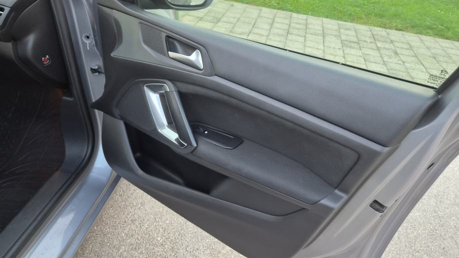Peugeot 308 1,6 e-HDi, fotografija 12