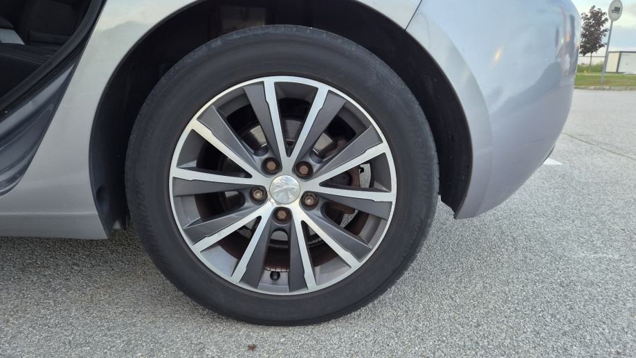Peugeot 308 1,6 e-HDi, fotografija 14