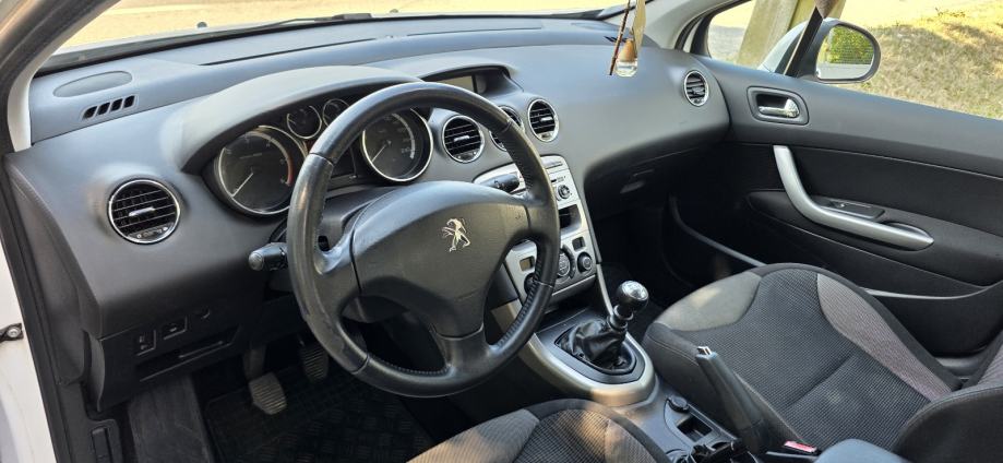 Peugeot 308 1,6 e-HDi Sportium2, fotografija 6