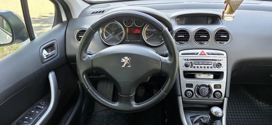 Peugeot 308 1,6 e-HDi Sportium2, fotografija 8