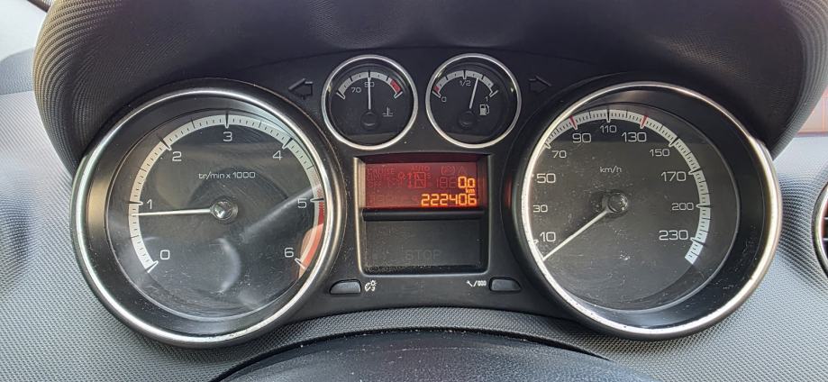 Peugeot 308 1,6 e-HDi Sportium2, fotografija 10