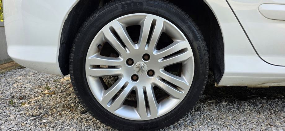 Peugeot 308 1,6 e-HDi Sportium2, fotografija 14