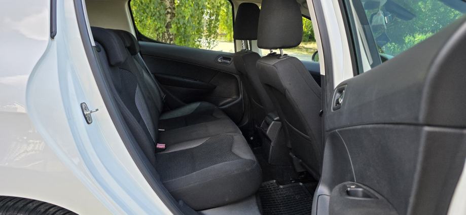 Peugeot 308 1,6 e-HDi Sportium2, fotografija 16