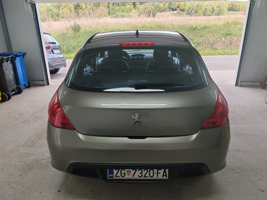 Peugeot 308 1,6 e-HDi Style, fotografija 2