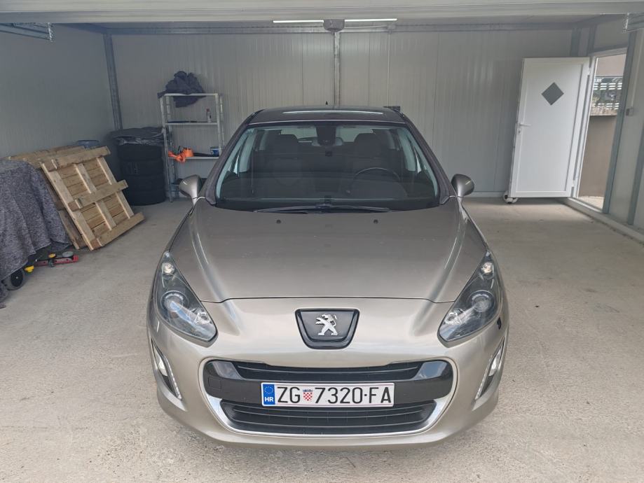 Peugeot 308 1,6 e-HDi Style, fotografija 5