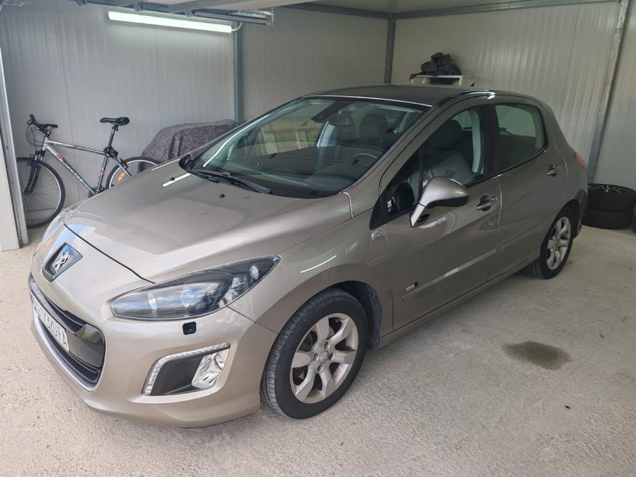 Peugeot 308 1,6 e-HDi Style, fotografija 6