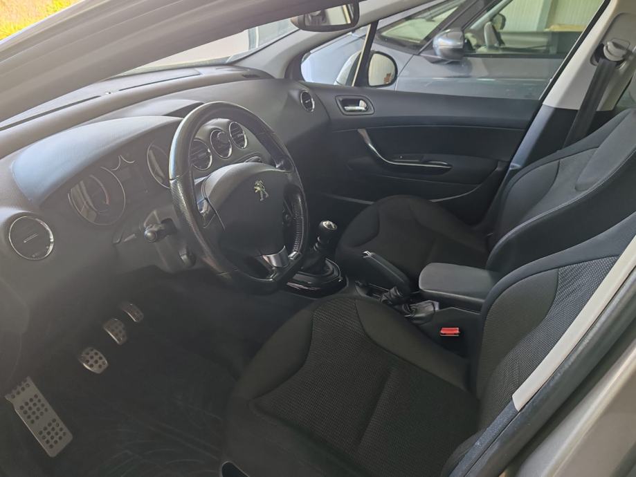 Peugeot 308 1,6 e-HDi Style, fotografija 8