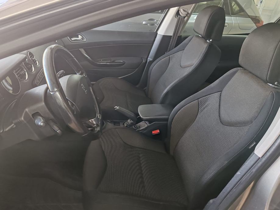 Peugeot 308 1,6 e-HDi Style, fotografija 9
