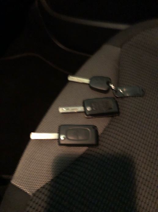 Peugeot 308 1,6 HDi FULL OPREMA PRVI LAK SAČUVAN JAKO 3 KLJUCA, fotografija 10