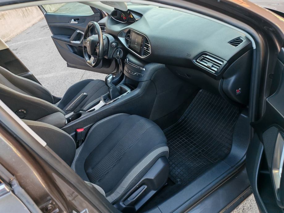 Peugeot 308 1,6 HDi, navigacija, alu felge.., fotografija 9