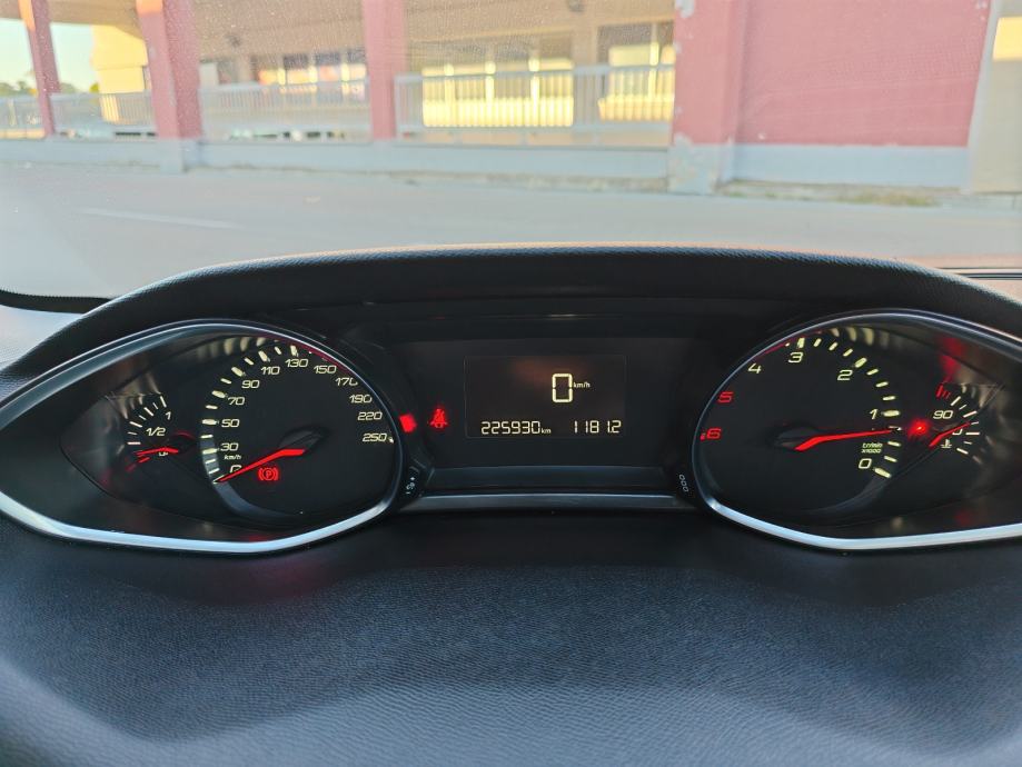 Peugeot 308 1,6 HDi, navigacija, alu felge.., fotografija 12