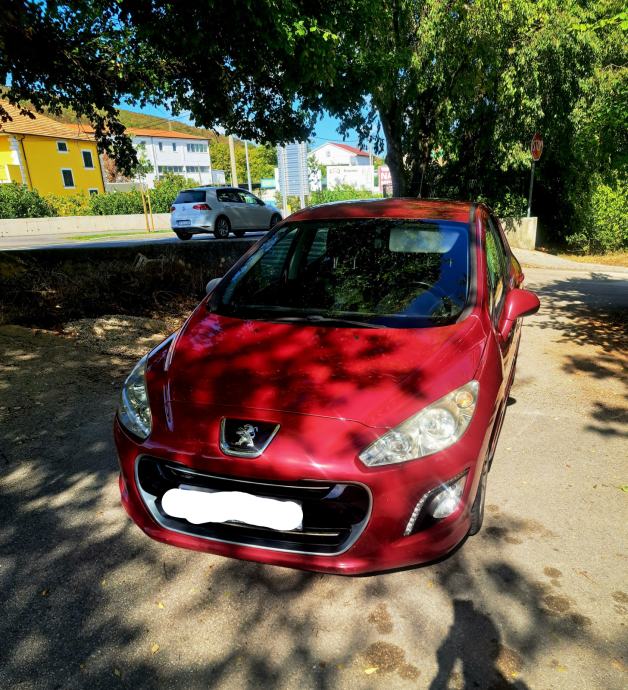 Peugeot 308 1,6 HDi, registriran do 02/2027, fotografija 2