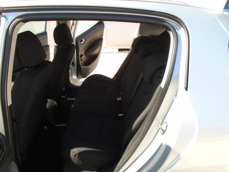 Peugeot 308 1,6 HDi, fotografija 12