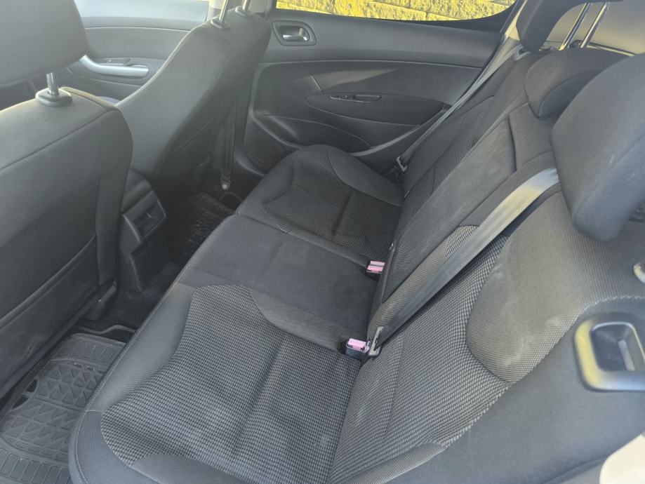 Peugeot 308 1,6 HDi, fotografija 12