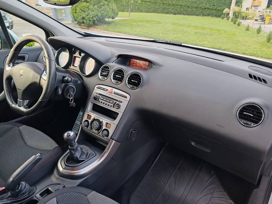 Peugeot 308 1,6 HDi Sportium, fotografija 10