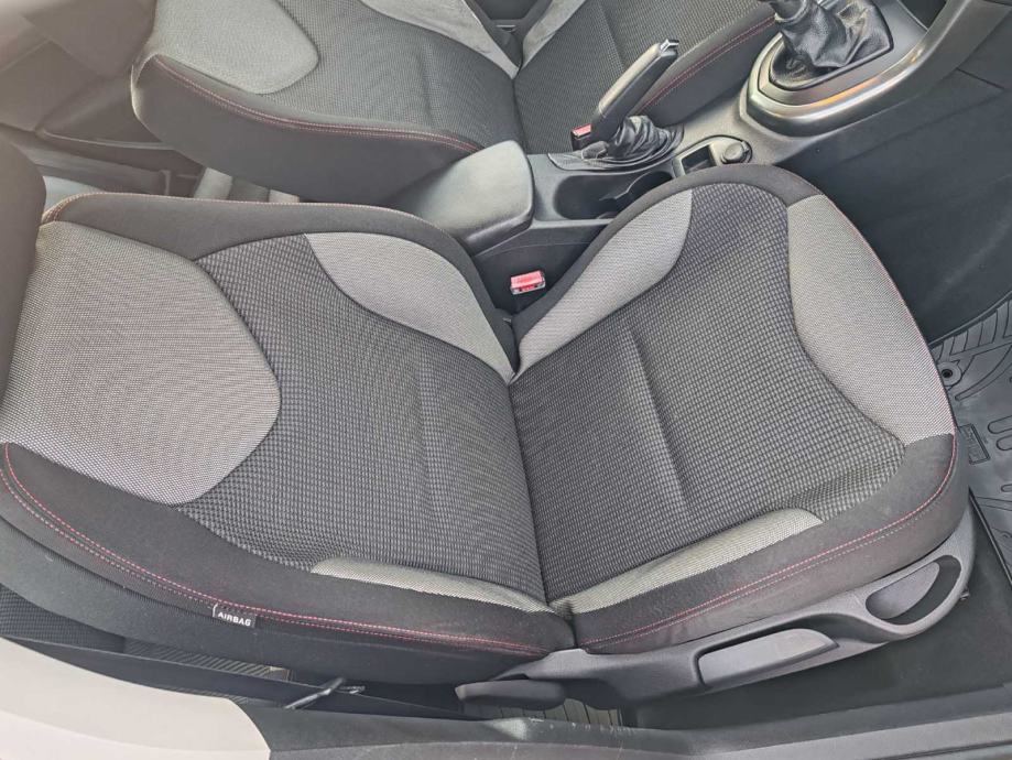 Peugeot 308 1,6 HDi Sportium, fotografija 14